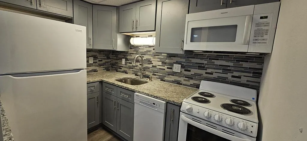 218 N Main St - Apt 22, Fort Atkinson WI — Photo 3