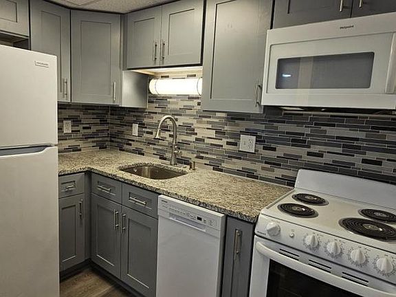 3rd image of 218 N Main St #22