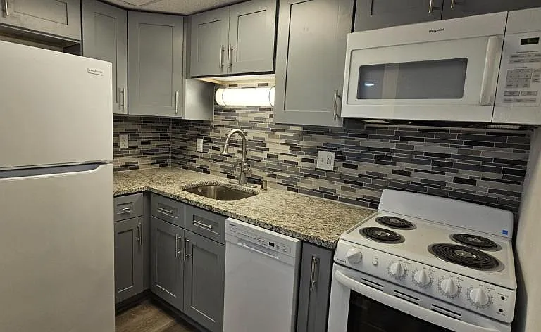 218 N Main St #22 — Photo 3