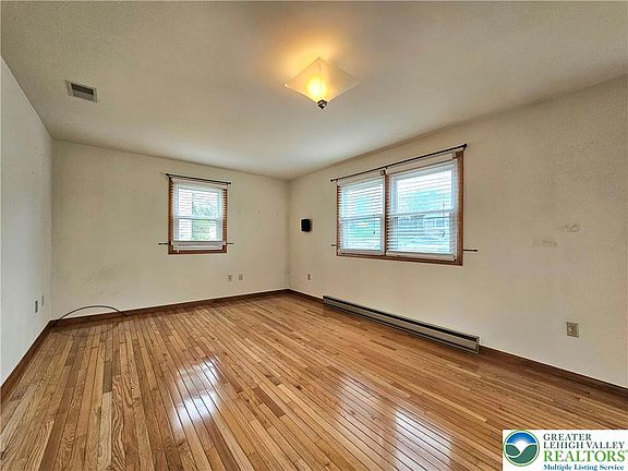 3rd image of 1632 Main St