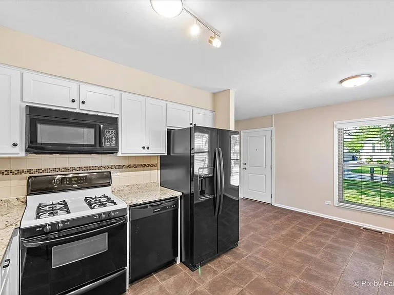 16731 Hilltop Ave — Photo 9