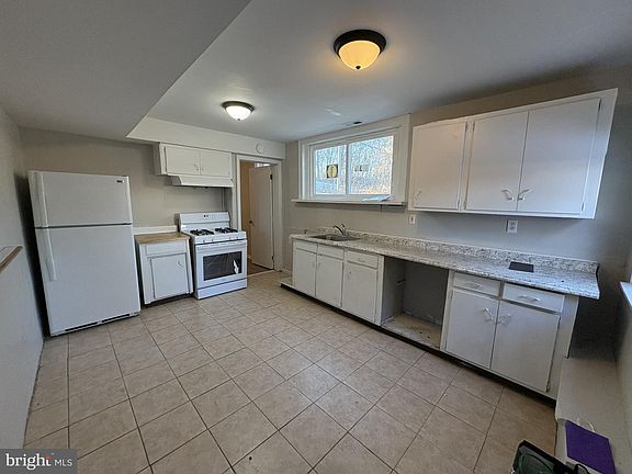 3rd image of 165 Erial Rd