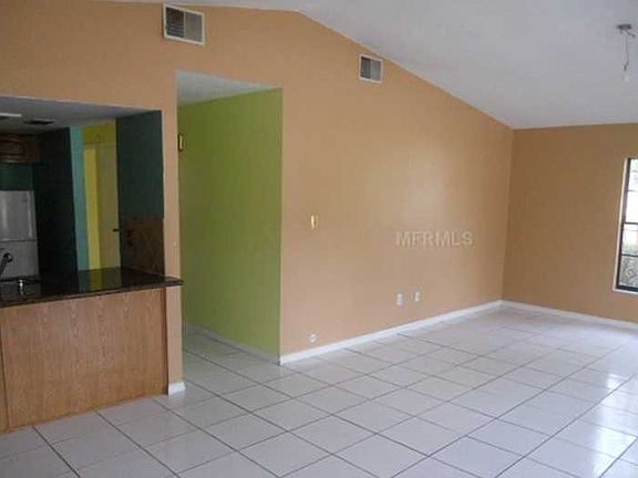 4th image of 1601 E Poinsettia Ave