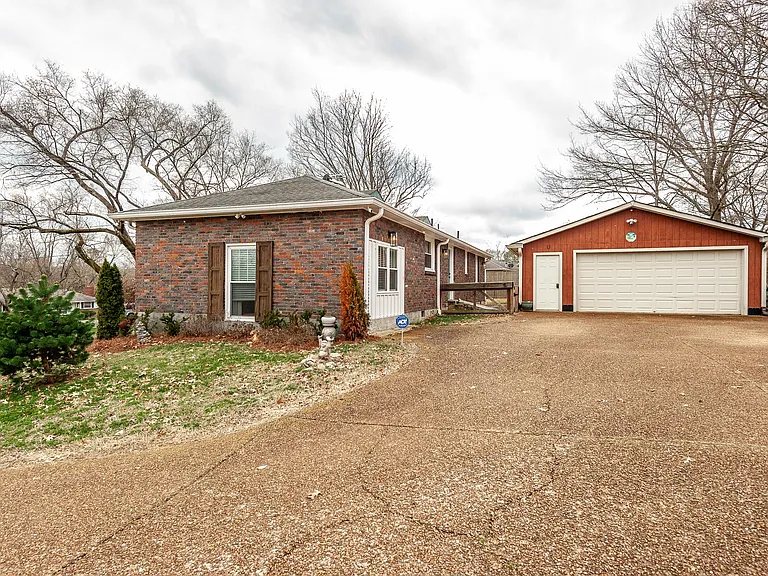 1003 Woods Lake Dr — Photo 65