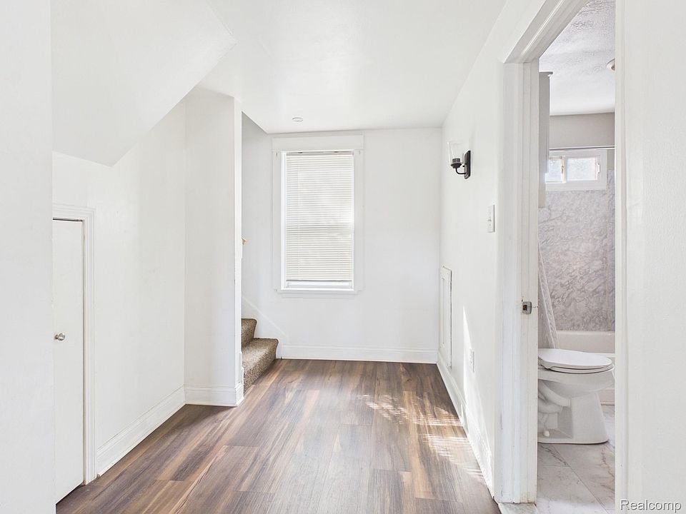 8262 Packard Ave, photo 8