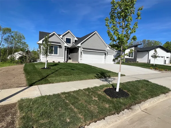 3160 Brook Landing Ct, Des Moines, IA 50317