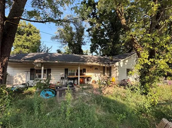 94 Bethesda Dr, Belleville, IL 62223