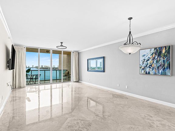 5th image of 2650 Lake Shore Drive #703