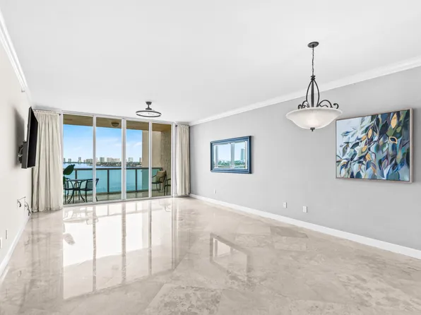2650 Lake Shore Drive #703, Riviera Beach, FL 33404