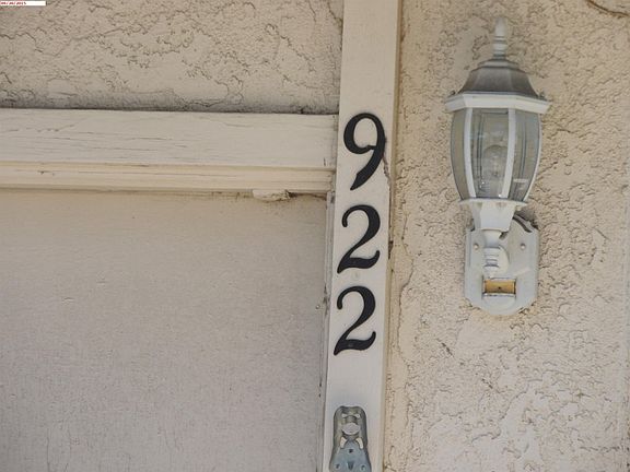 2nd image of 922 E Camile St
