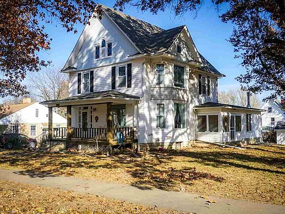 3rd image of 802 Iowa Ave