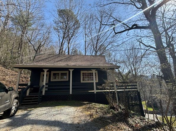 490 Chalet Village Ln