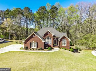 909 Old Barker Pl, Loganville, GA 30052