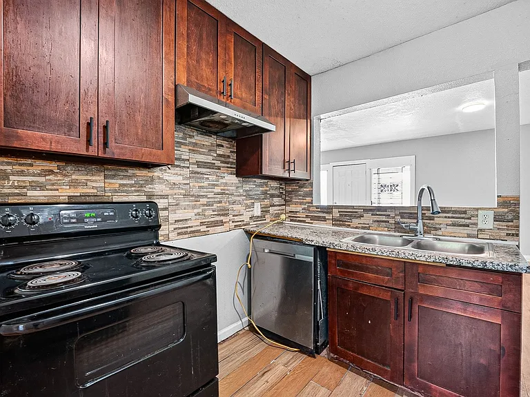 4118 Sunflower St — Photo 10