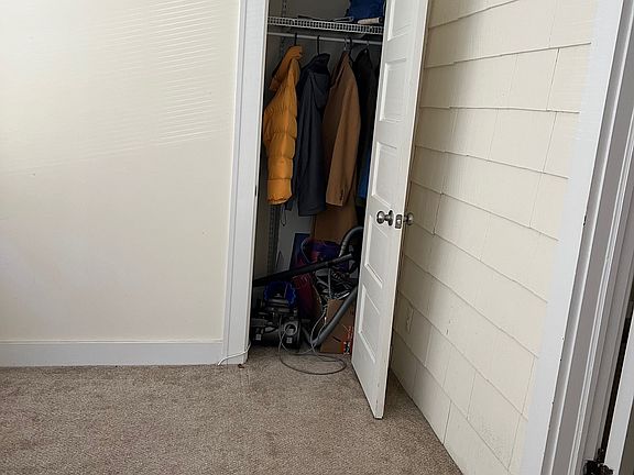 5th image of 5 W Meadow Ln