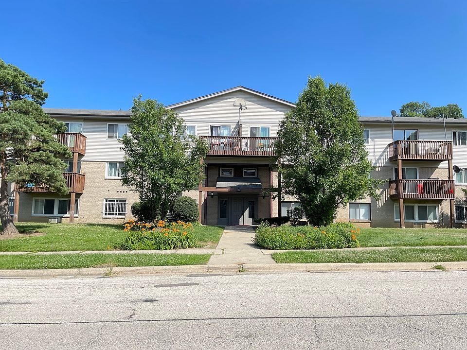 2nd image of 555 Deepwoods Dr APT 1D