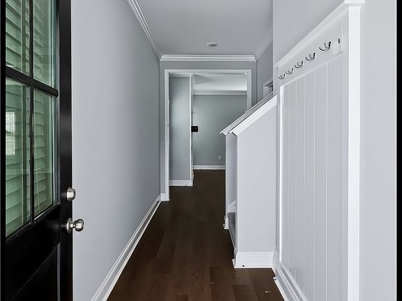 4th image of 318 Broadfoot Ave