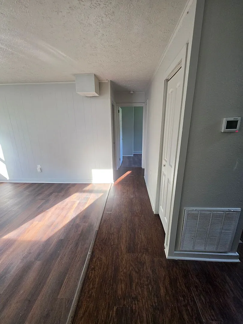 431-433 W Outer Drive — Photo 4