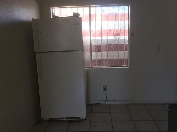 4th image of 308 N Maryland Pkwy APT 2