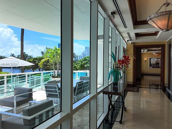 4th image of 20201 E Country Club Dr APT 1704