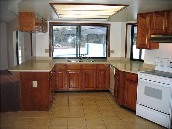 4th image of 19309 Eastbrook Dr
