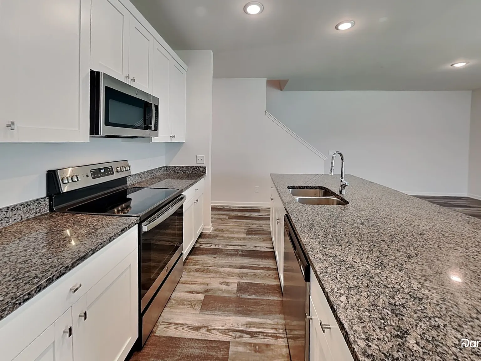 3 bed, 2.5 bath, 1510 sqft, $1,650 — Photo 3