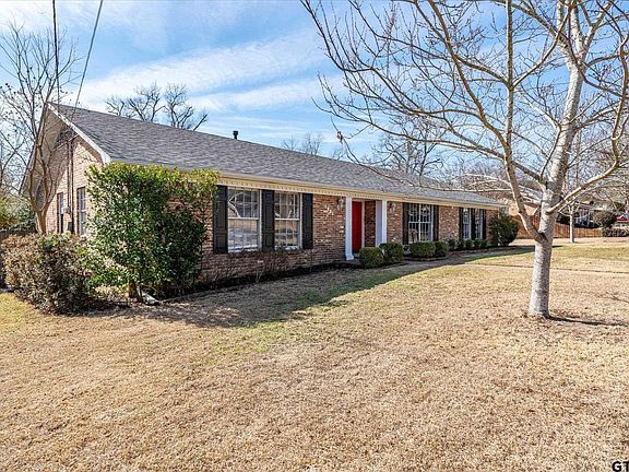 3rd image of 1921 Sterling Dr