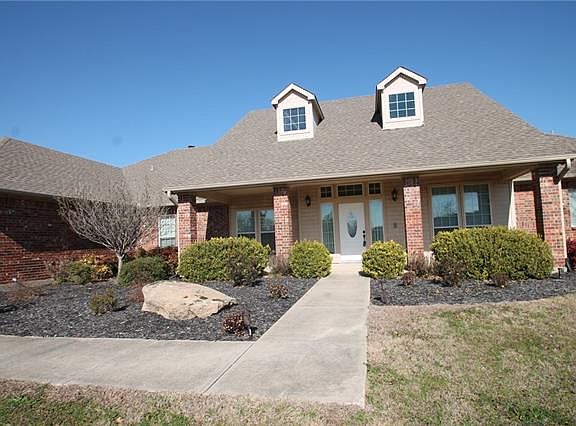 2nd image of 1926 Thornberry Dr
