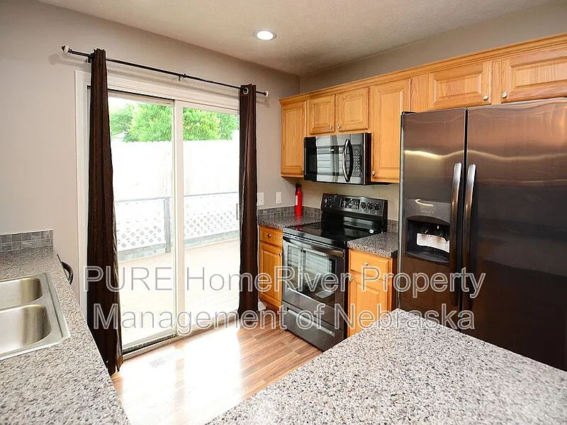 3 bed, 2.0 bath, 1812 sqft, $1,999 — Photo 4