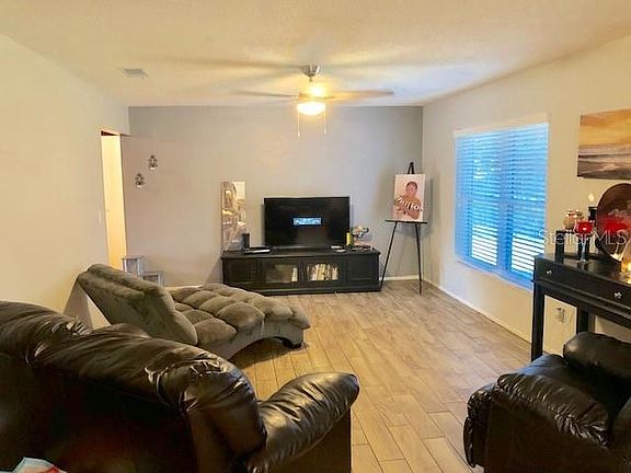 3rd image of 657 Wren Dr