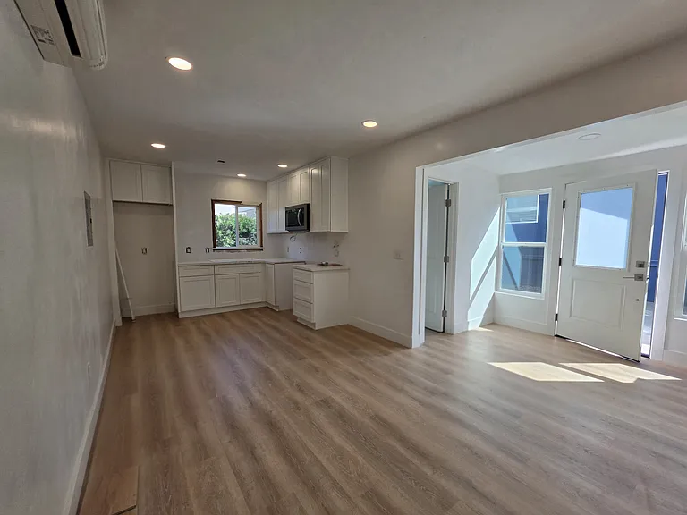 1120 Tait St #E — Photo 9