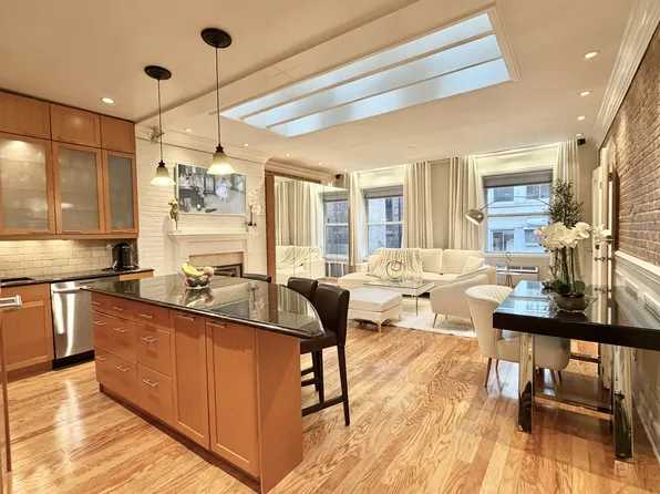 32 West 40th Street image 1 of 11