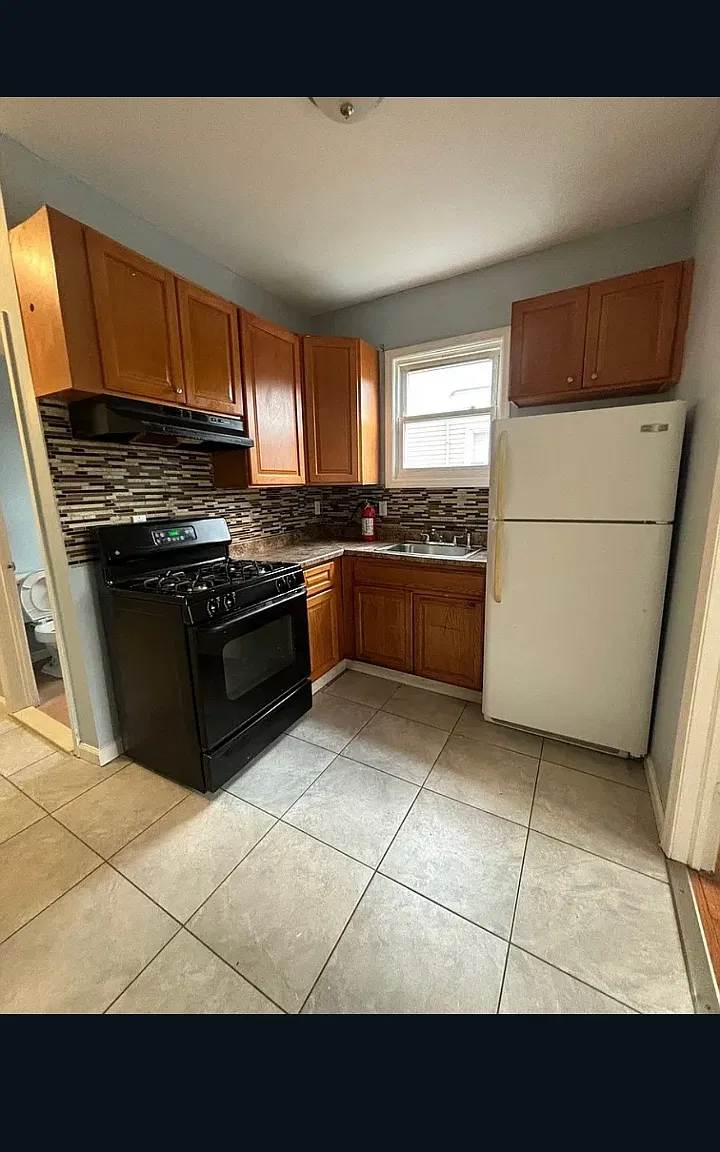 2 bed, $1,950 — Photo 1
