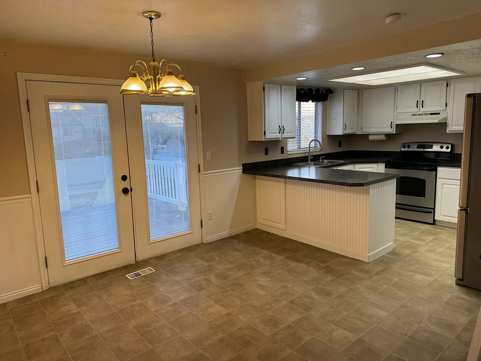 4 bed, 2060 sqft, $1,899 — Photo 3