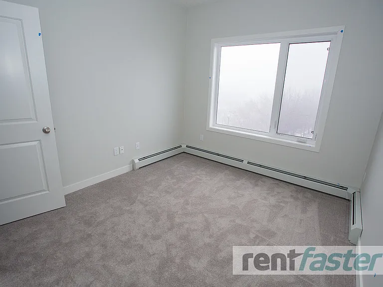 588 Griesbach Parade NW — Photo 22
