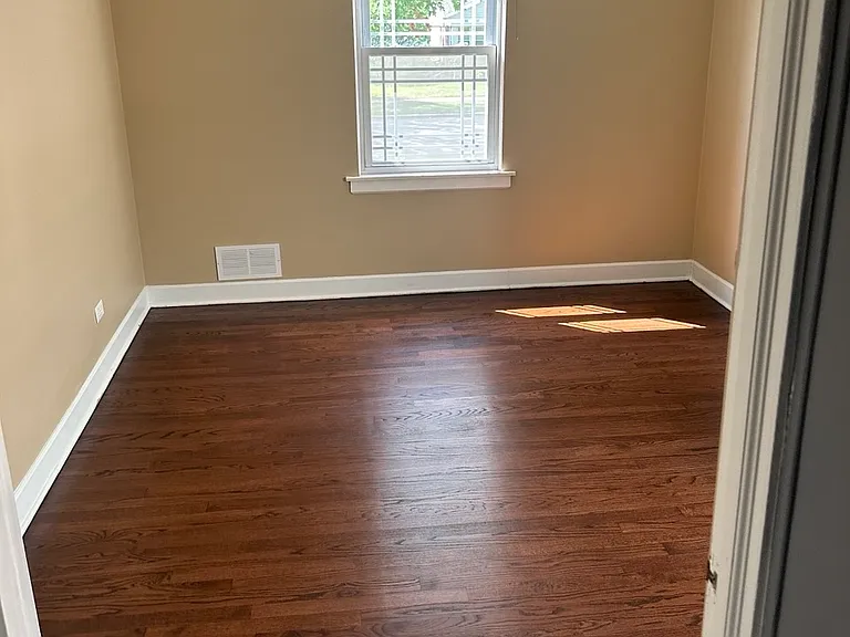 1123 Newberry Ave — Photo 8