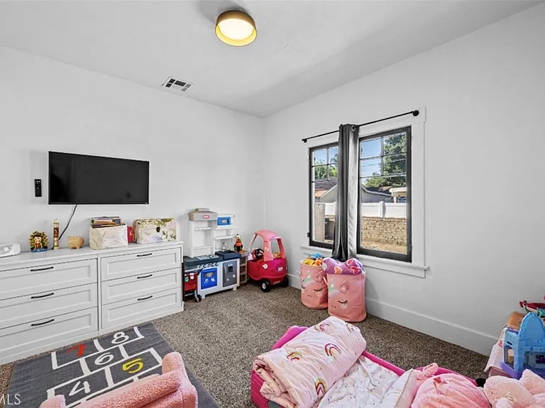529 E Latham Ave — Photo 10