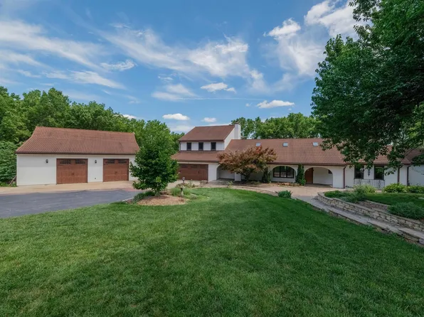 5520 NW Timber Edge Dr, Topeka, KS 66618