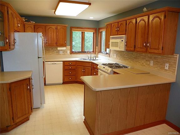 5th image of 3950 N Millgrove Rd