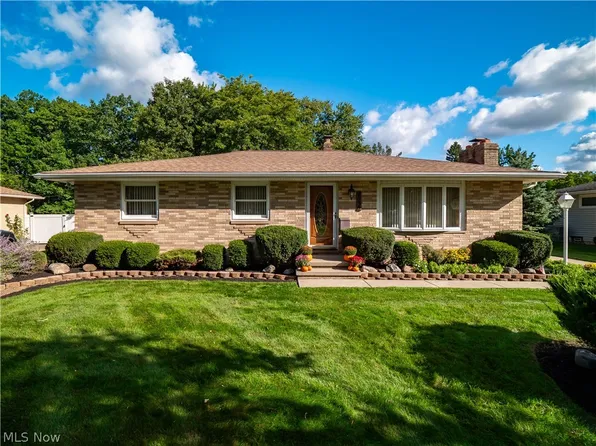 7930 Royalview Dr, Parma, OH 44129