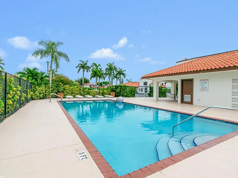 13504 Fountain View Blvd — Photo 30