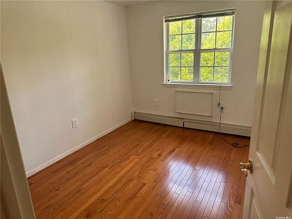 5th image of 82-21 Country Pointe Cir #2A