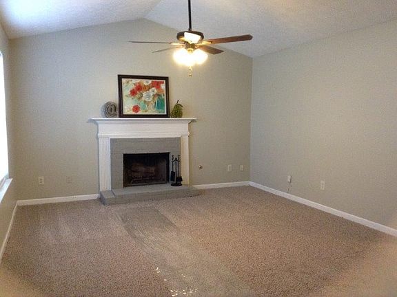 3rd image of 305 Autumn Lake Dr
