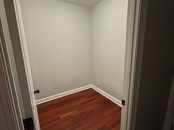 3rd image of 922 S Washington St APT 207