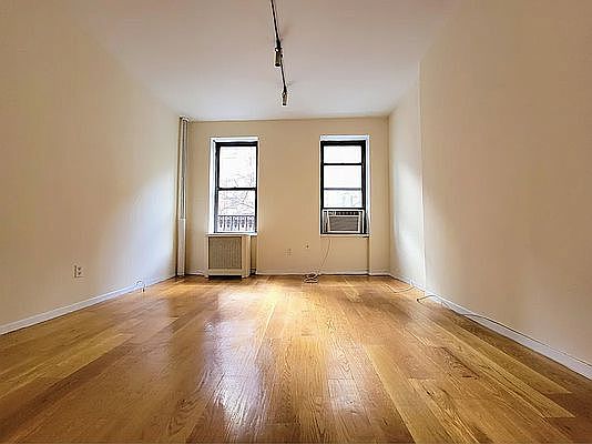 2nd image of 315 E 73rd St #Z
