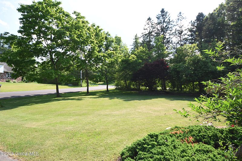 3rd image of 123 Oak Ridge Drive