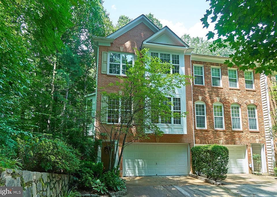 Gorgeous End Unit surrounded by lush landscape!