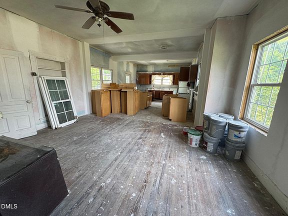 5th image of 214 Charlotte Ave