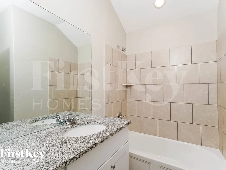 1204 Treehouse Ln — Photo 17
