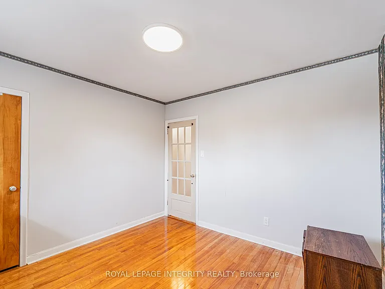 1746 Gage Cres #A — Photo 13